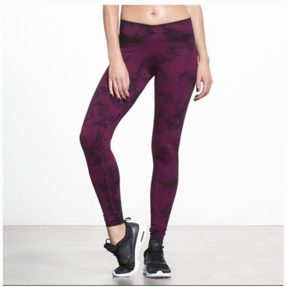 Nux purple haze tie dye V waistband leggings size medium